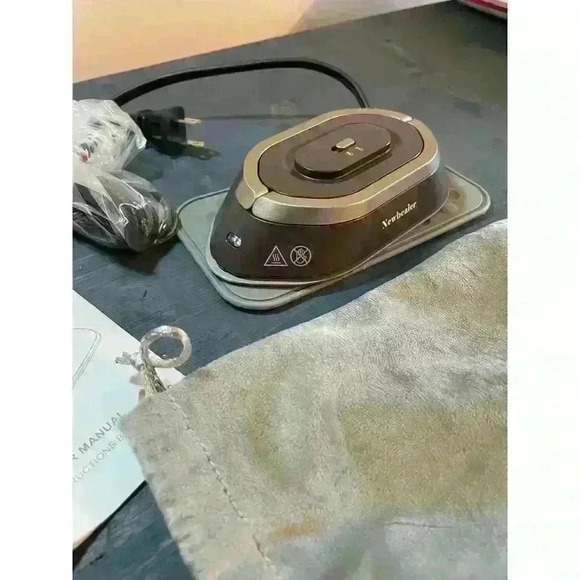 Newbealer Travel Iron With Dual Voltage 120v/220v Lightweigh - Picture 5 of 7